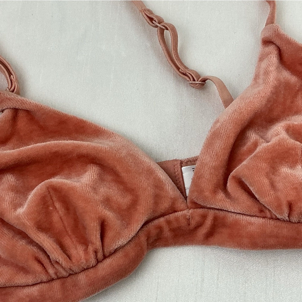 Neiwai Triangle Bra - Picture 2 of 6